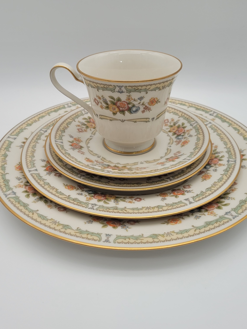 Noritake Ivory China 7236 'Homage' Set